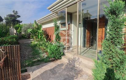 Güzelbahçe Çamlı 5+2 Satılık Havuzlu Villa