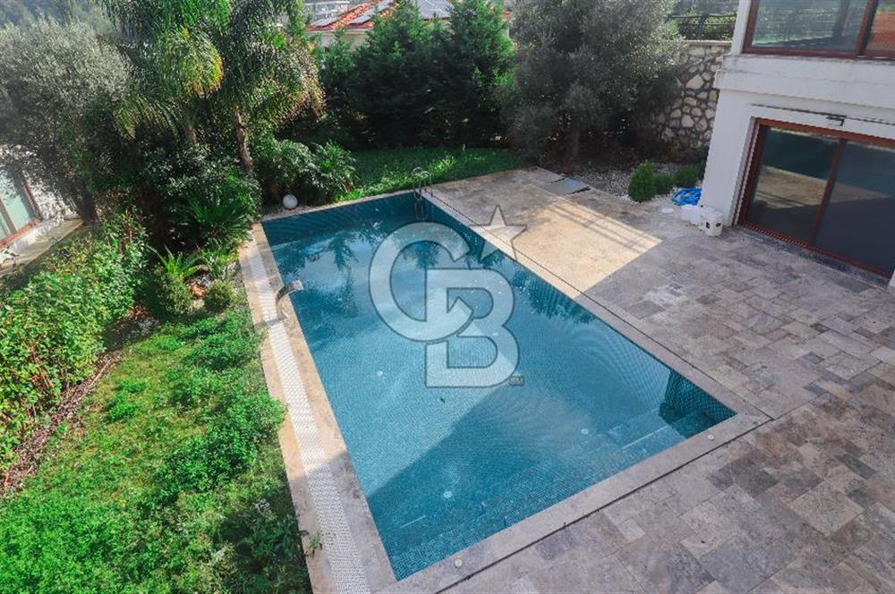 Güzelbahçe Çamlı 5+2 Satılık Havuzlu Villa