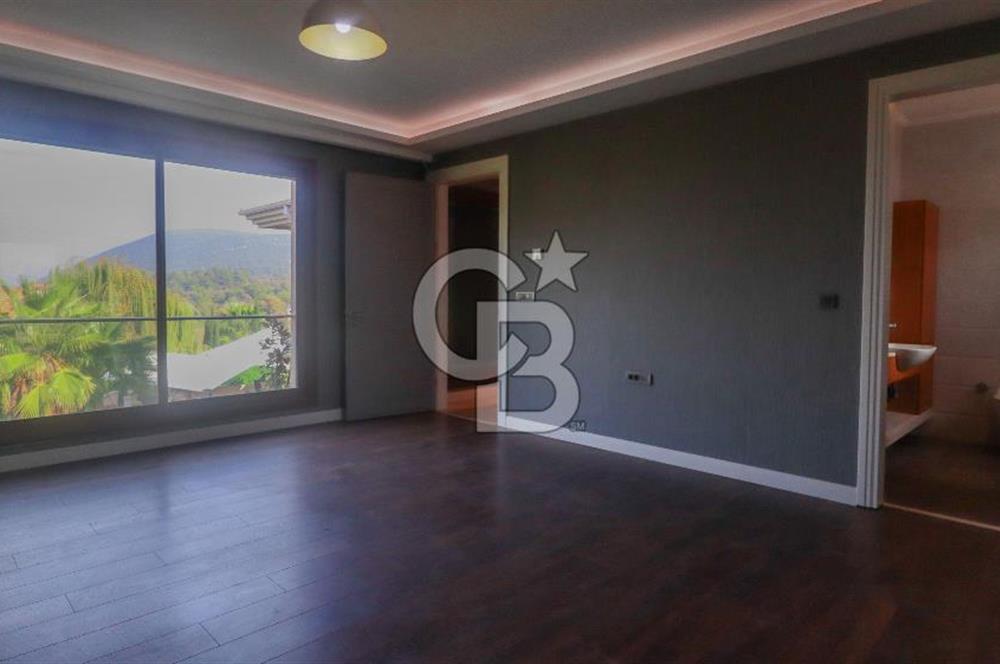 Güzelbahçe Çamlı 5+2 Satılık Havuzlu Villa