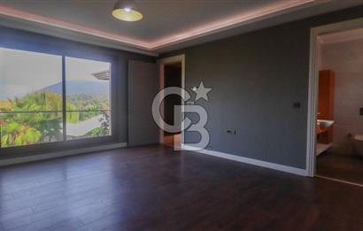 Güzelbahçe Çamlı 5+2 Satılık Havuzlu Villa