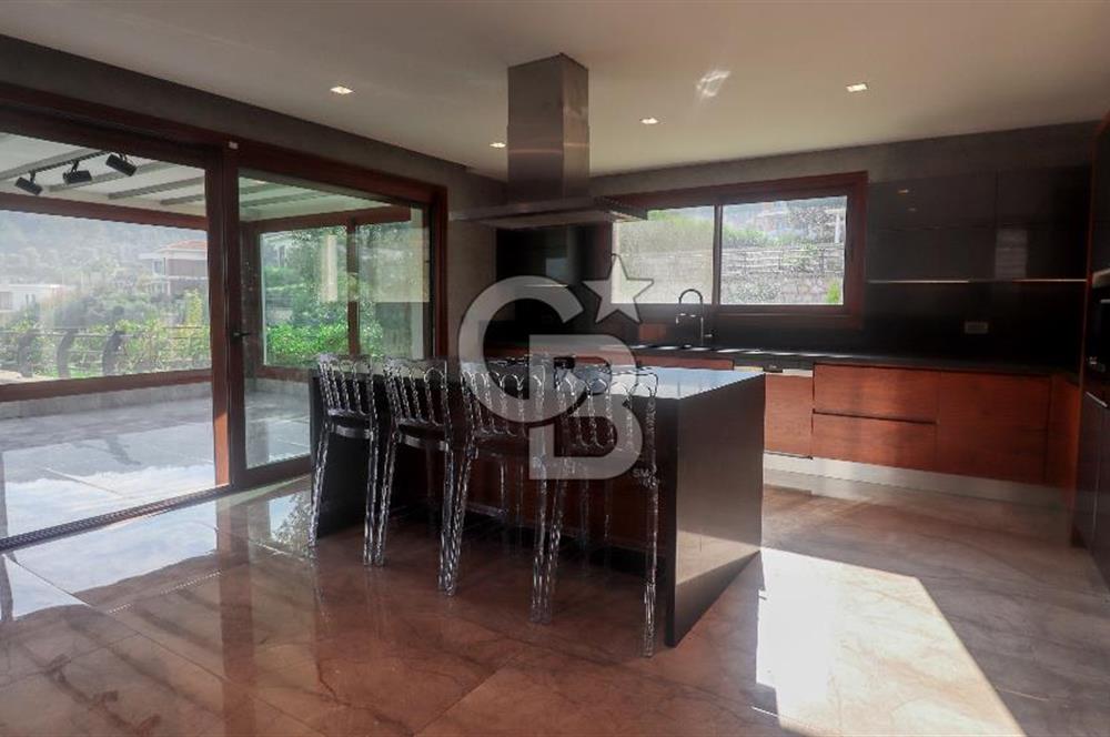 Güzelbahçe Çamlı 5+2 Satılık Havuzlu Villa