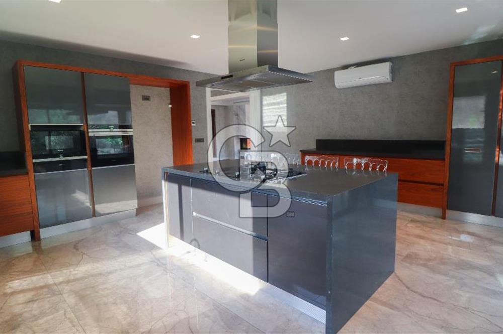 Güzelbahçe Çamlı 5+2 Satılık Havuzlu Villa