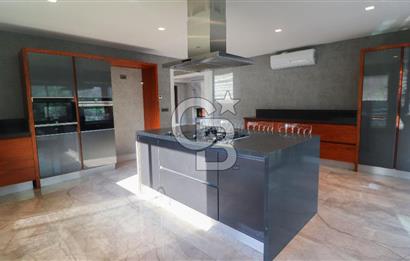 Güzelbahçe Çamlı 5+2 Satılık Havuzlu Villa