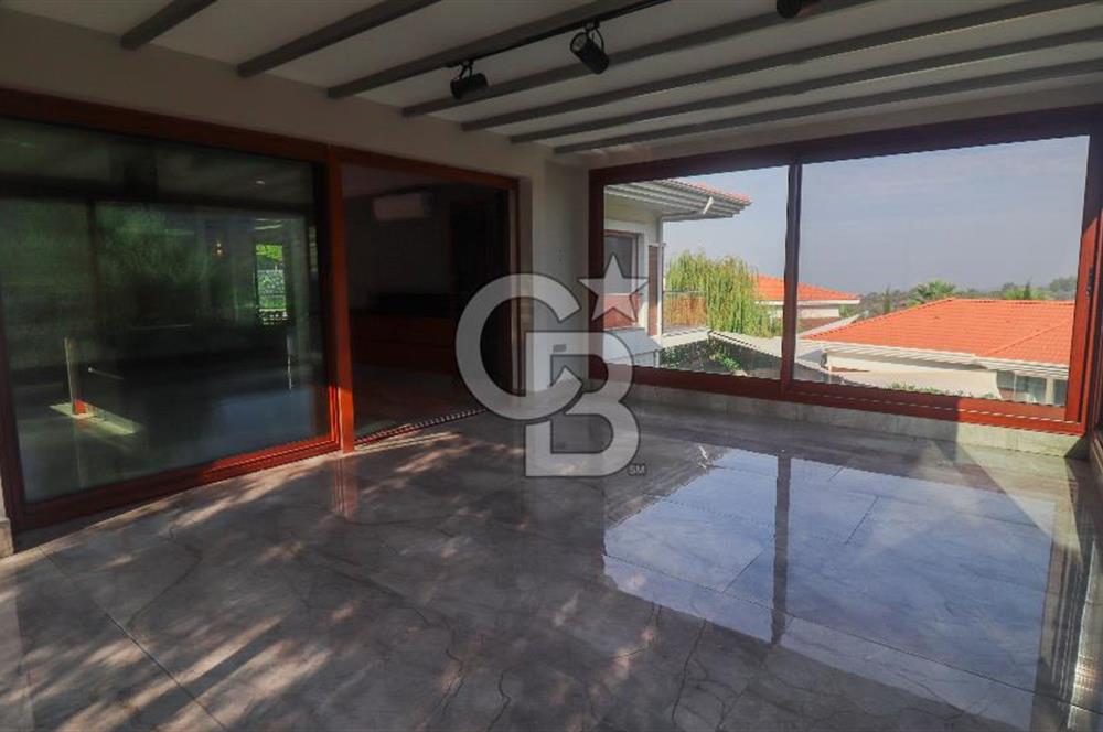 Güzelbahçe Çamlı 5+2 Satılık Havuzlu Villa