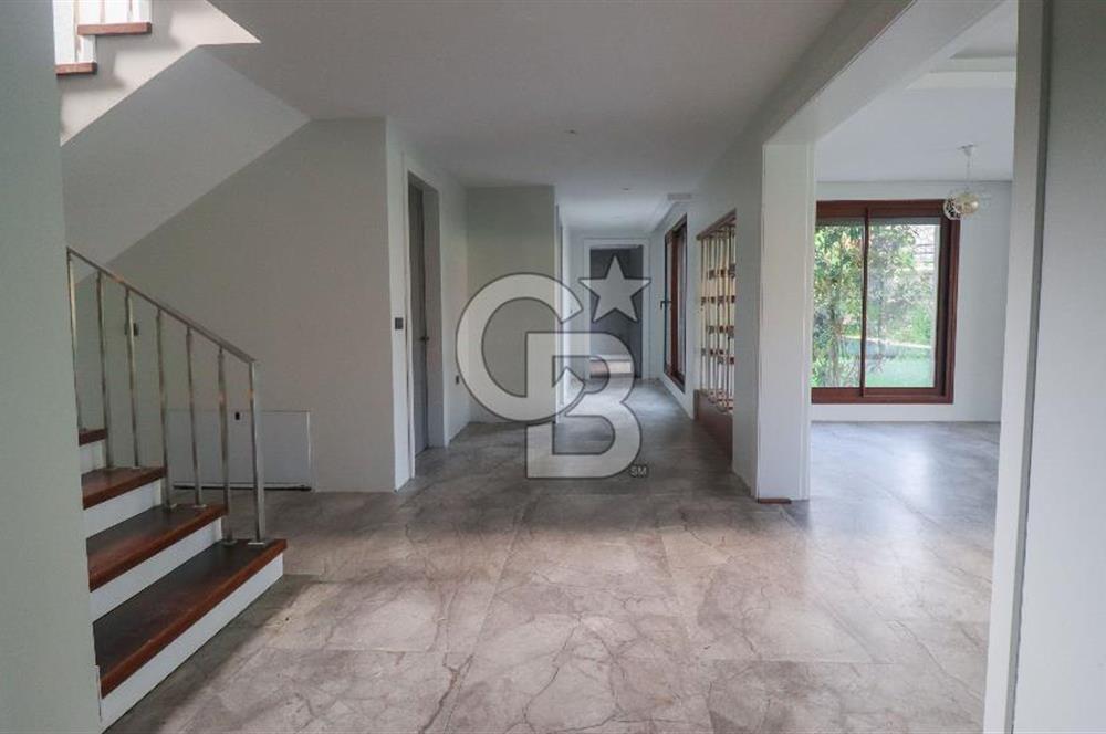 Güzelbahçe Çamlı 5+2 Satılık Havuzlu Villa