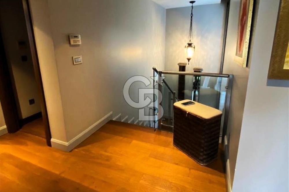 ÇEKMEKÖY MAYAVERA SİTESİNDE SATILIK TRİPLEKS VİLLA