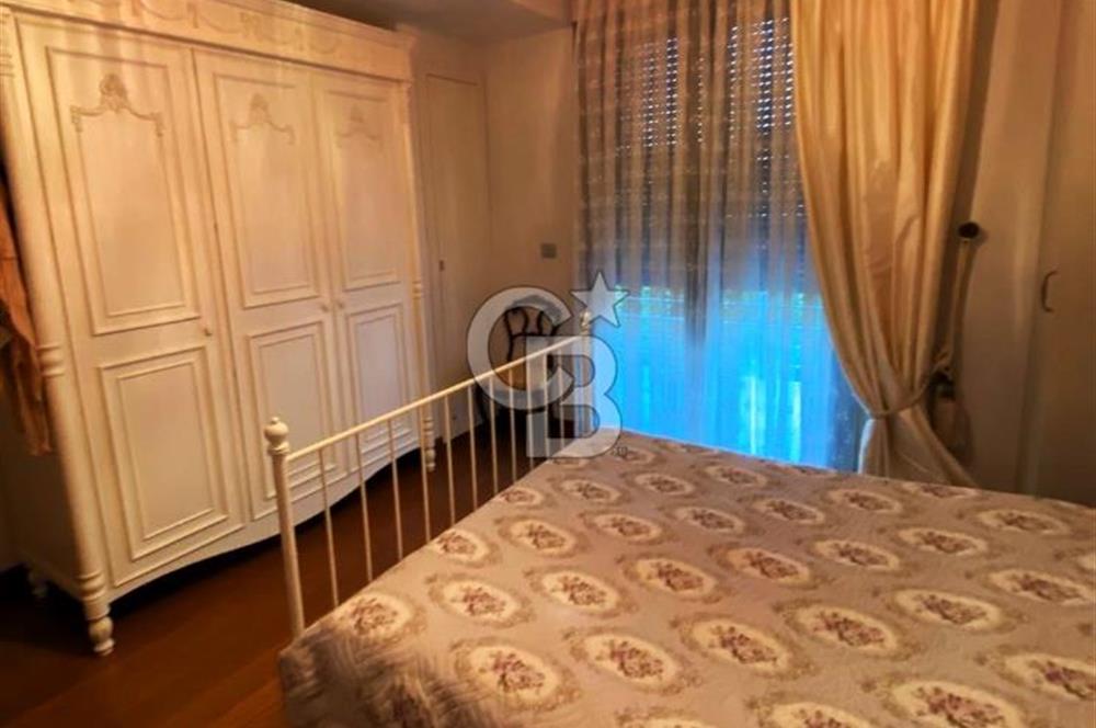 ÇEKMEKÖY MAYAVERA SİTESİNDE SATILIK TRİPLEKS VİLLA