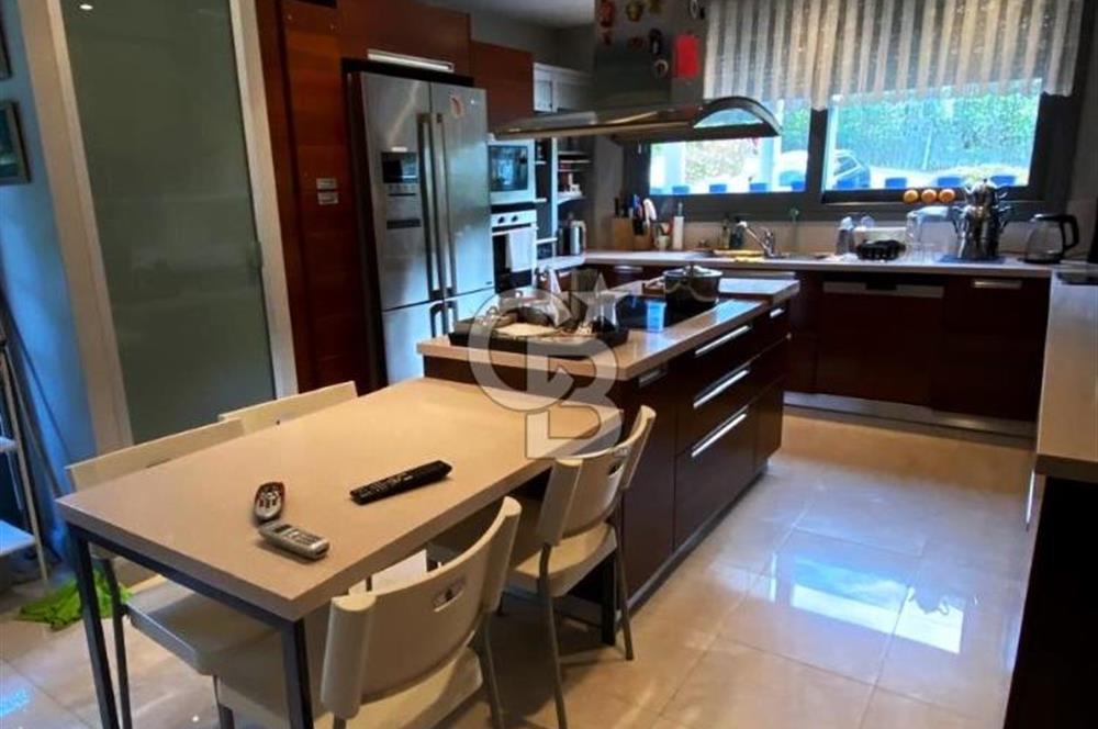 ÇEKMEKÖY MAYAVERA SİTESİNDE SATILIK TRİPLEKS VİLLA