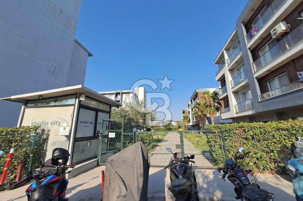 Seyrek'te Havuzlu ve Yeşillikli Site Eşyalı Kiralık 1+1