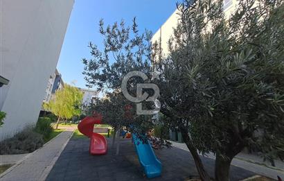 Seyrek'te Havuzlu ve Yeşillikli Site Eşyalı Kiralık 1+1