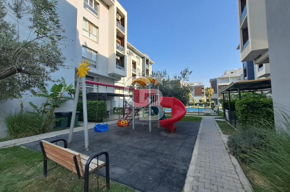 Seyrek'te Havuzlu ve Yeşillikli Site Eşyalı Kiralık 1+1