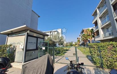 Seyrek'te Havuzlu ve Yeşillikli Site Eşyalı Kiralık 1+1