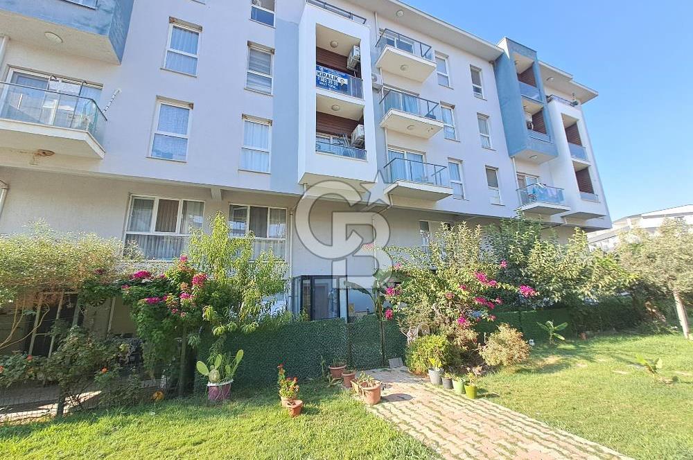 Seyrek'te Havuzlu ve Yeşillikli Site Eşyalı Kiralık 1+1