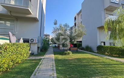 Seyrek'te Havuzlu ve Yeşillikli Site Eşyalı Kiralık 1+1