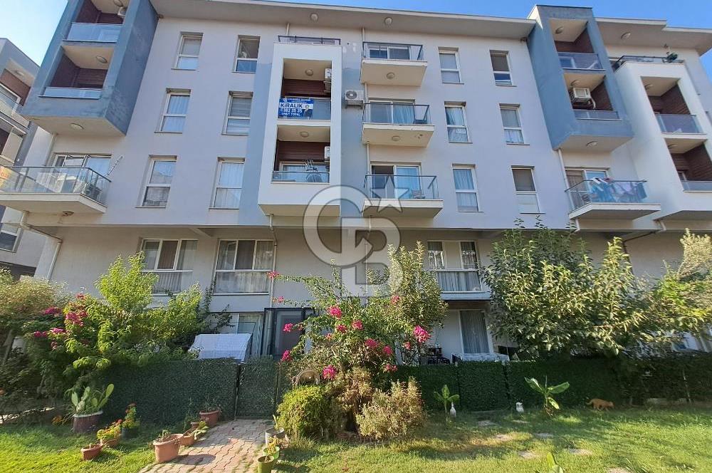 Seyrek'te Havuzlu ve Yeşillikli Site Eşyalı Kiralık 1+1