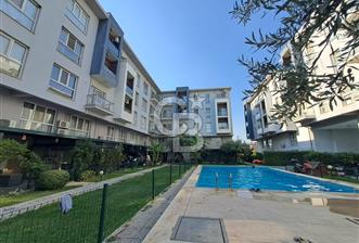 Seyrek'te Havuzlu ve Yeşillikli Site Eşyalı Kiralık 1+1 - 6 - 320587