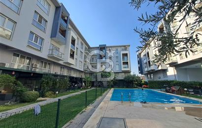 Seyrek'te Havuzlu ve Yeşillikli Site Eşyalı Kiralık 1+1