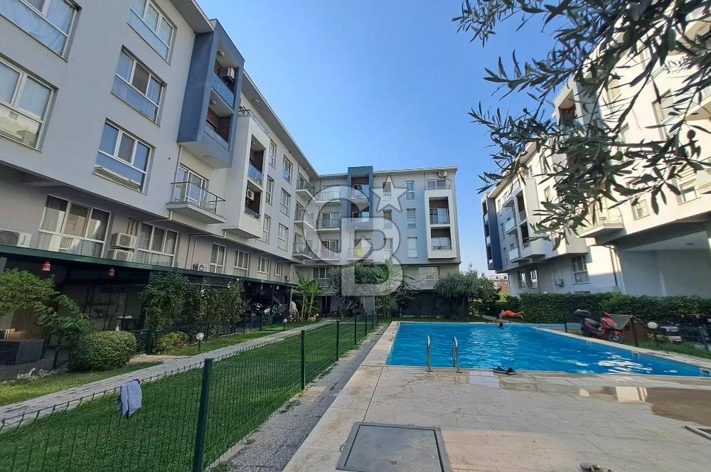 Seyrek'te Havuzlu ve Yeşillikli Site Eşyalı Kiralık 1+1