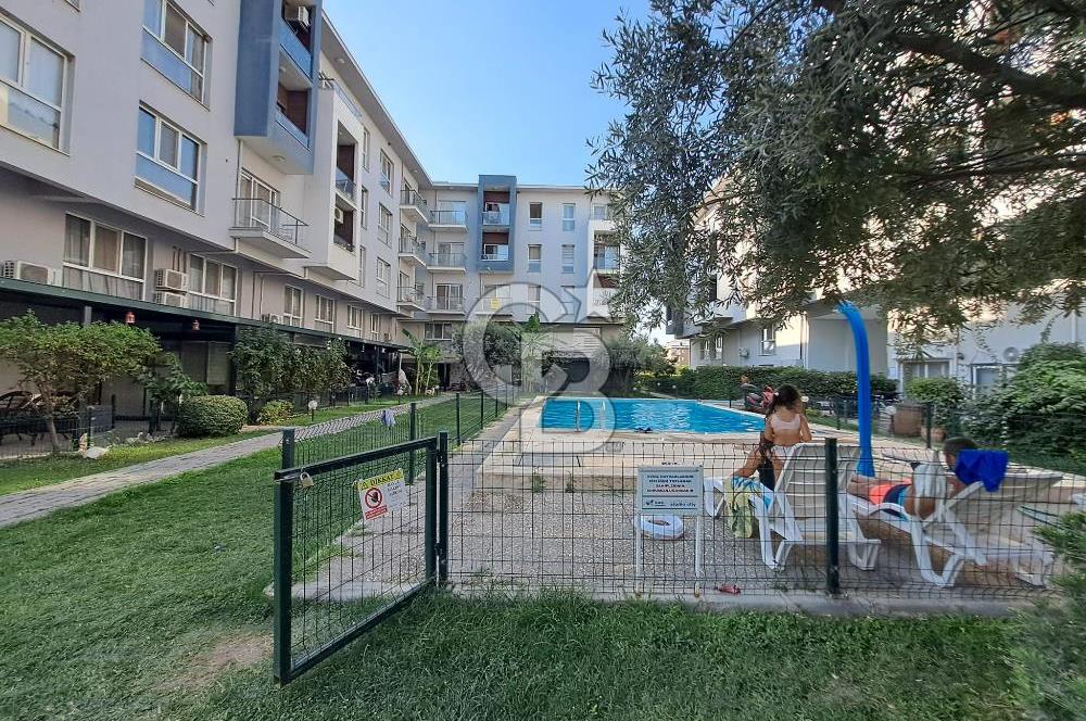 Seyrek'te Havuzlu ve Yeşillikli Site Eşyalı Kiralık 1+1