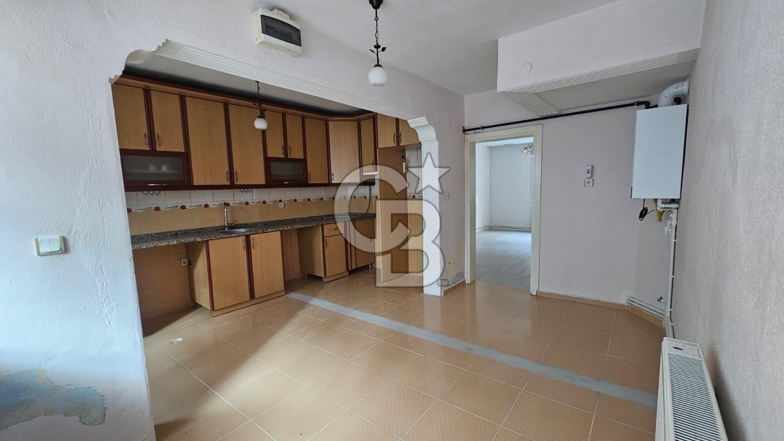 PEKER MAHALLESİNDE DOĞALGAZLI 2+1 KİRALIK DAİRE