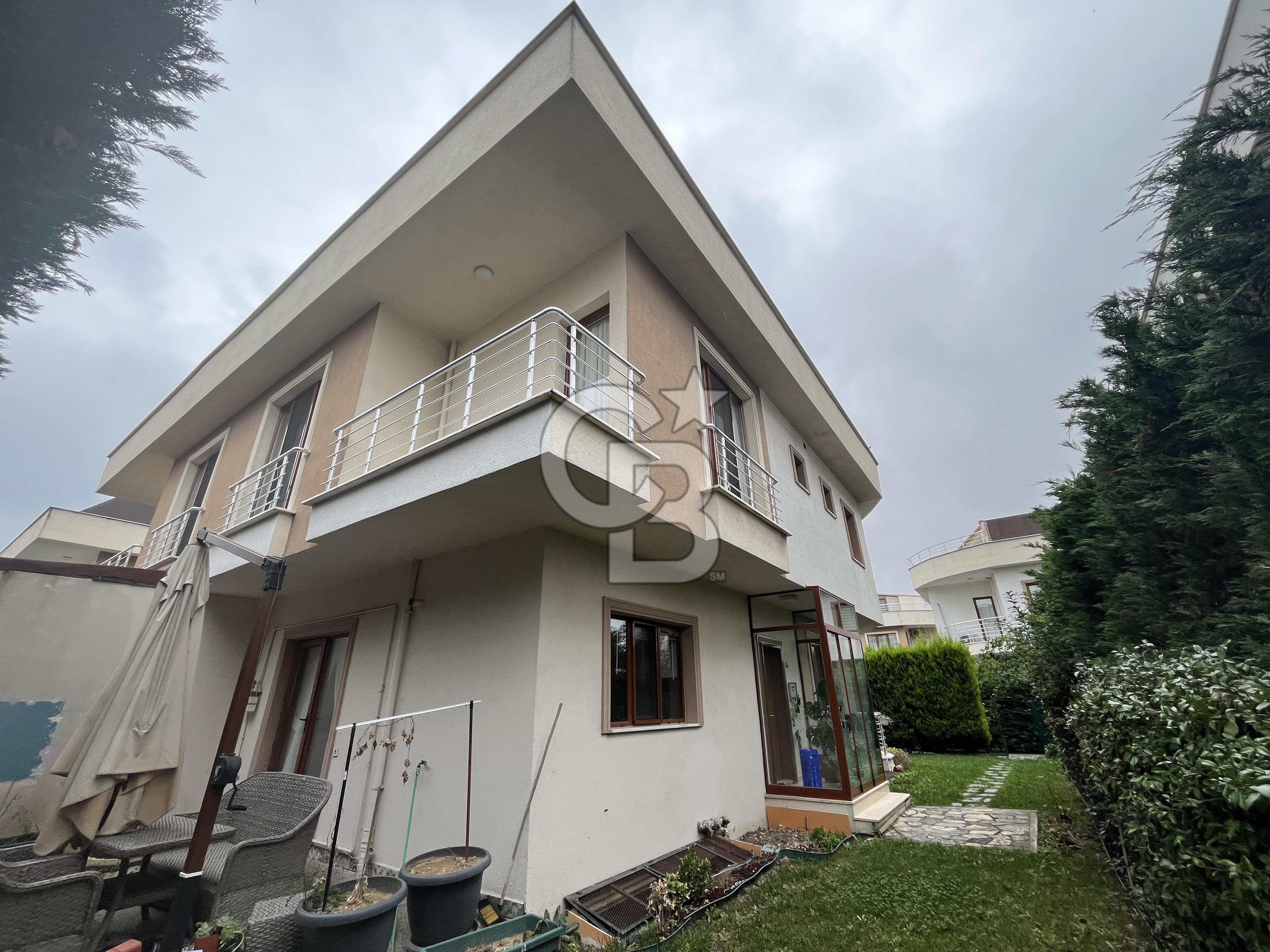 BEYLİKDÜZÜ SİTE İÇİ YABANCI SATIŞA UYGUN SATILIK VİLLA