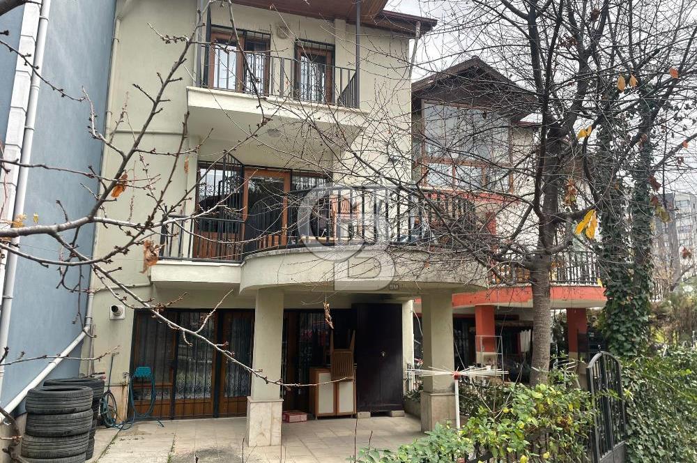 Ankara Çankaya Koru Mahallesinde 5+2 Bitişik Villa – 260 m² Net, 320 m² Brüt