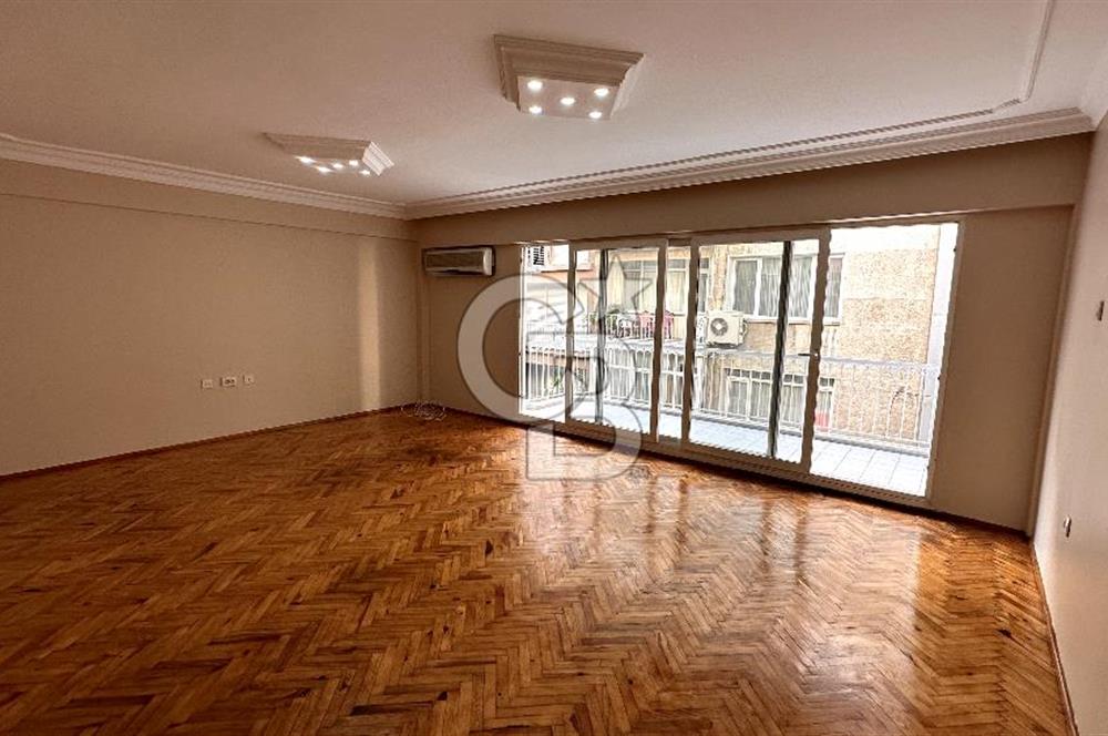 İZMİR, BORNOVA KÜÇÜK PARKIN KALBİNDE TERTEMİZ KİRALIK DAİRE