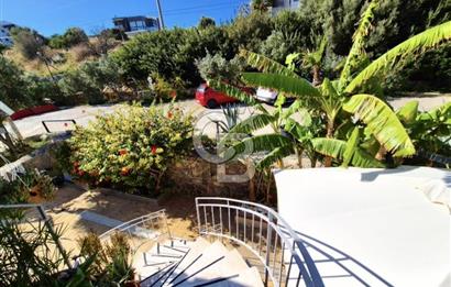 FENER BURNUNDA DENİZ VE ÇEŞME LİMANI MANZARALI 1+1 SATILIK DAİRE