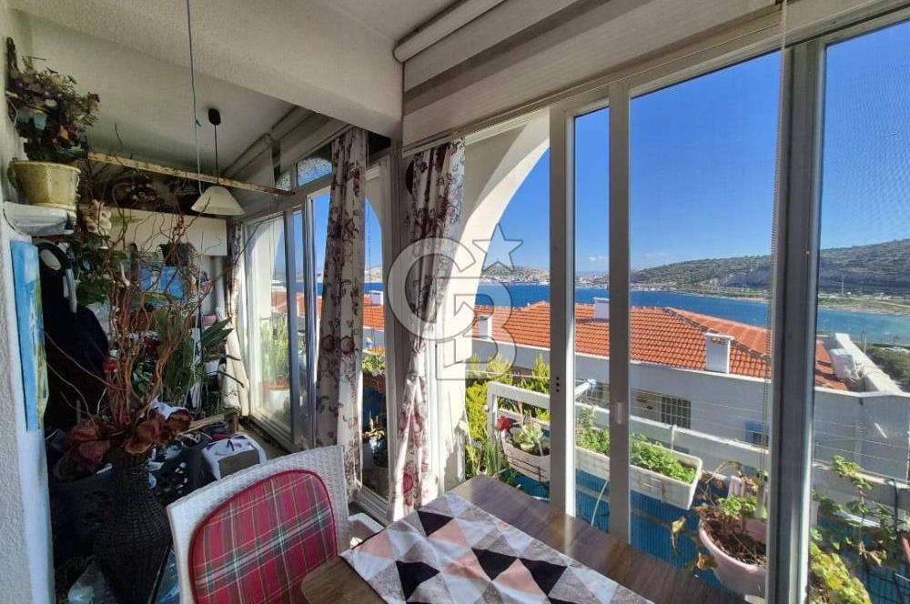 FENER BURNUNDA DENİZ VE ÇEŞME LİMANI MANZARALI 1+1 SATILIK DAİRE