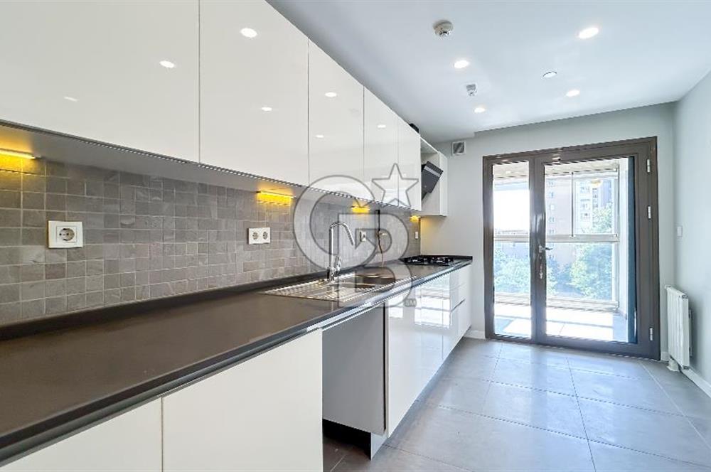 Erenköy'de Elit Binada 4+1 Kiralık 