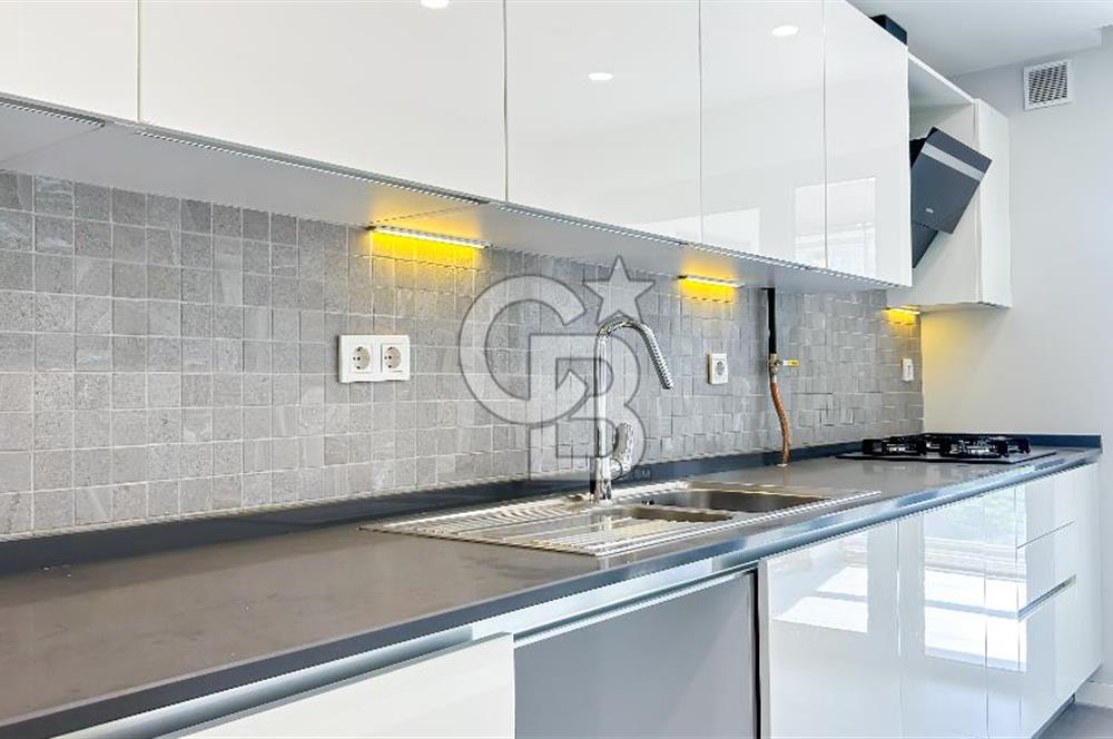 Erenköy'de Elit Binada 4+1 Kiralık 