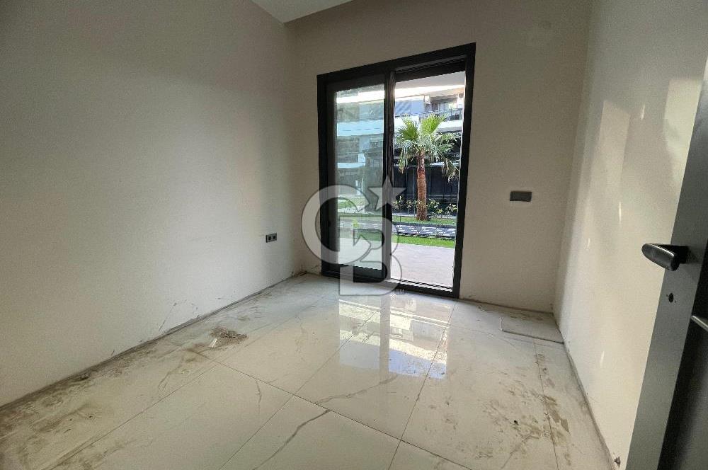 Kuşadası My Suits'te Havuz Cepheli 2+1 Daire