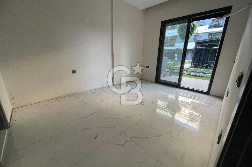 Kuşadası My Suits'te Havuz Cepheli 2+1 Daire