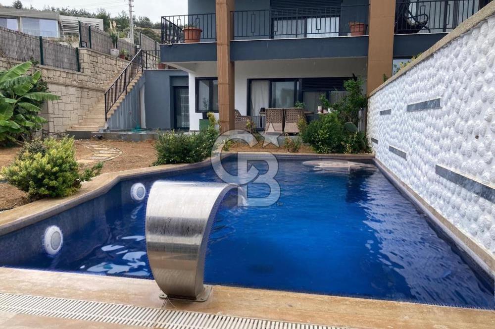 ÇEŞME MUSALLA'DA SATILIK TRİPLEX 10+4 İKİ HAVUZLU İKİZ VİLLA