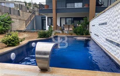 ÇEŞME MUSALLA'DA SATILIK TRİPLEX 10+4 İKİ HAVUZLU İKİZ VİLLA