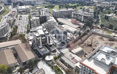 Bornova Gümüş Vivora’da Kurumsal KiraciliSatılık Dükkan 