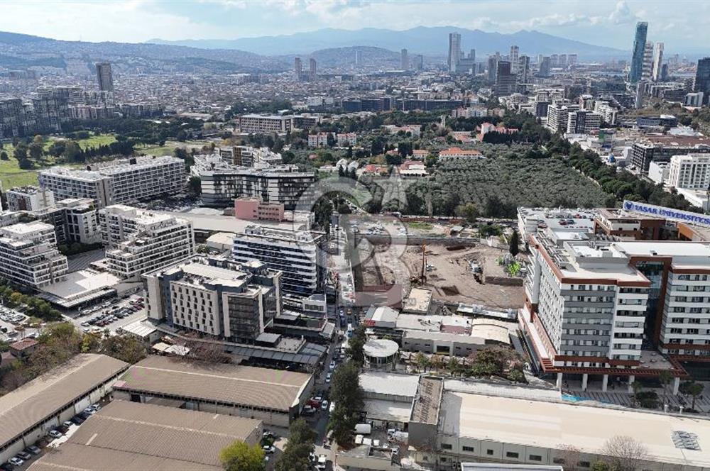 Bornova Gümüş Vivora’da Kurumsal KiraciliSatılık Dükkan 