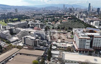 Bornova Gümüş Vivora’da Kurumsal KiraciliSatılık Dükkan 