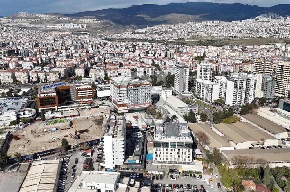 Bornova Gümüş Vivora’da Kurumsal KiraciliSatılık Dükkan 