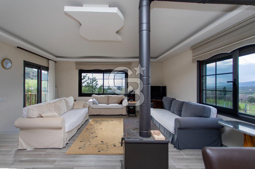 Foça Kocamehmetler'de Satılık Tarla ve Ev