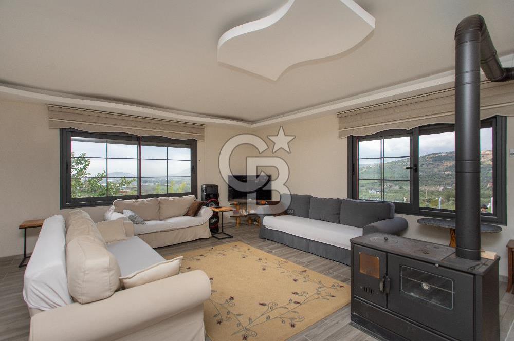 Foça Kocamehmetler'de Satılık Tarla ve Ev