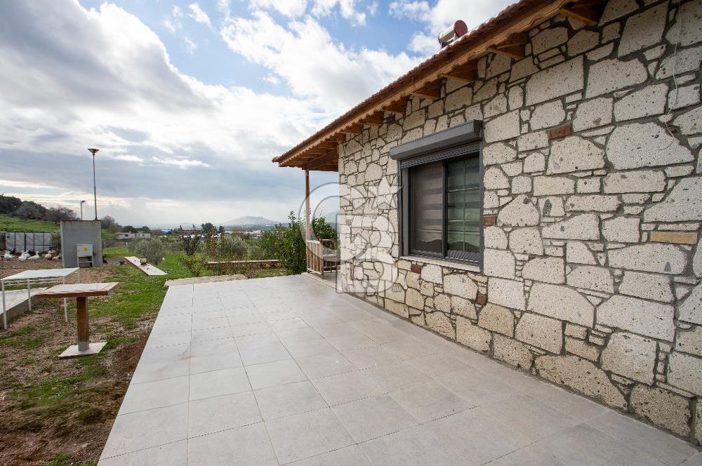 Foça Kocamehmetler'de Satılık Tarla ve Ev