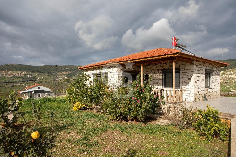 Foça Kocamehmetler'de Satılık Tarla ve Ev