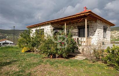 Foça Kocamehmetler'de Satılık Tarla ve Ev