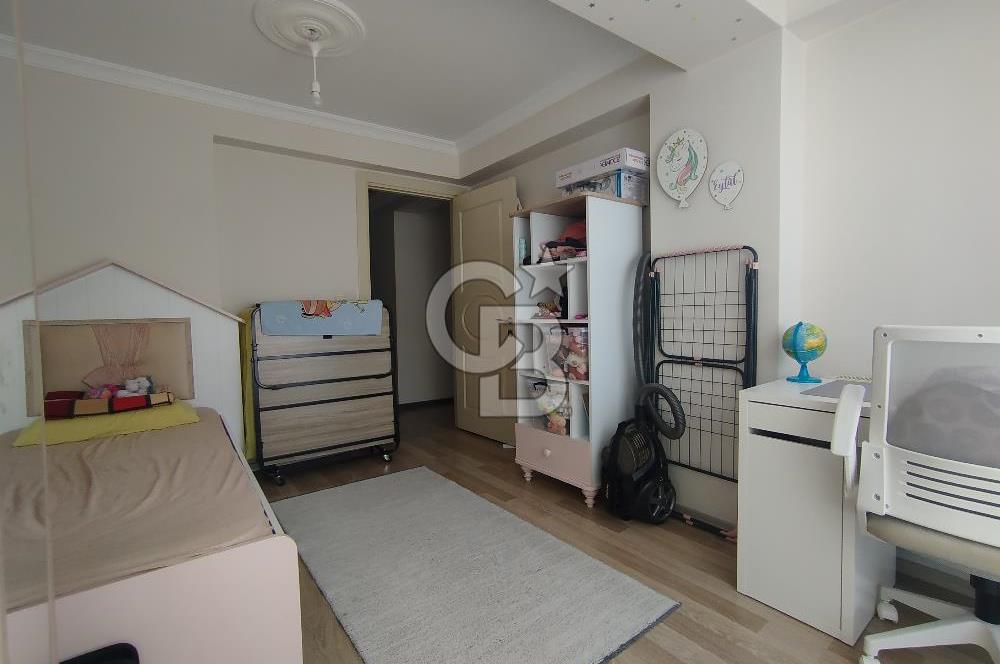 Küçük Çiğli'de Satılık 3+1 Daire