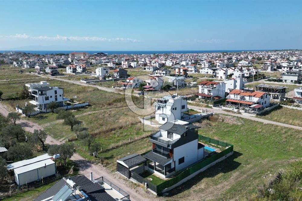 İZMİR DİKİLİ'DE 5+1 SATILIK SIFIR TRİPLEKS VİLLA