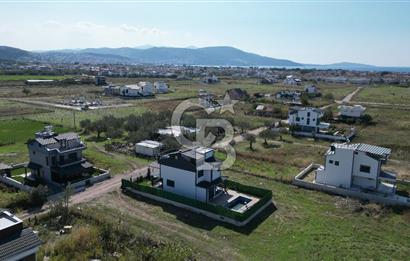 İZMİR DİKİLİ'DE 5+1 SATILIK SIFIR TRİPLEKS VİLLA