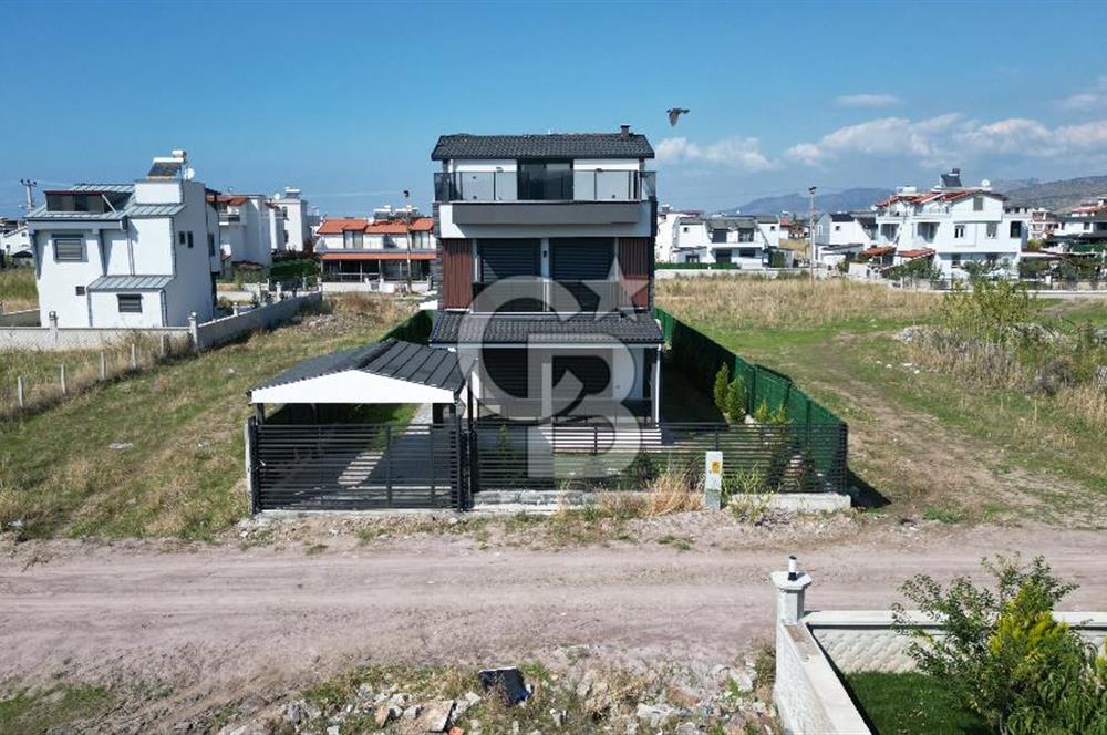 İZMİR DİKİLİ'DE 5+1 SATILIK SIFIR TRİPLEKS VİLLA