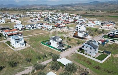 İZMİR DİKİLİ'DE 5+1 SATILIK SIFIR TRİPLEKS VİLLA