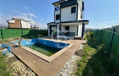 İZMİR DİKİLİ'DE 5+1 SATILIK SIFIR TRİPLEKS VİLLA